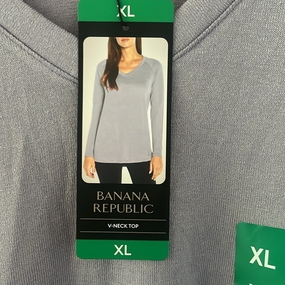 Banana Republic V neck top - Picture 3 of 3